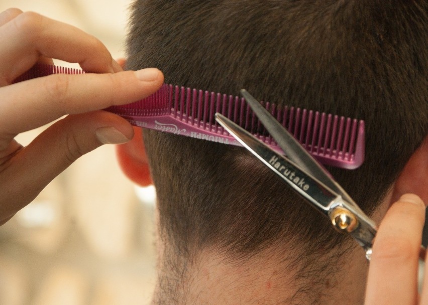 Od 18 maja będzie można skorzystać z usług fryzjerów i...