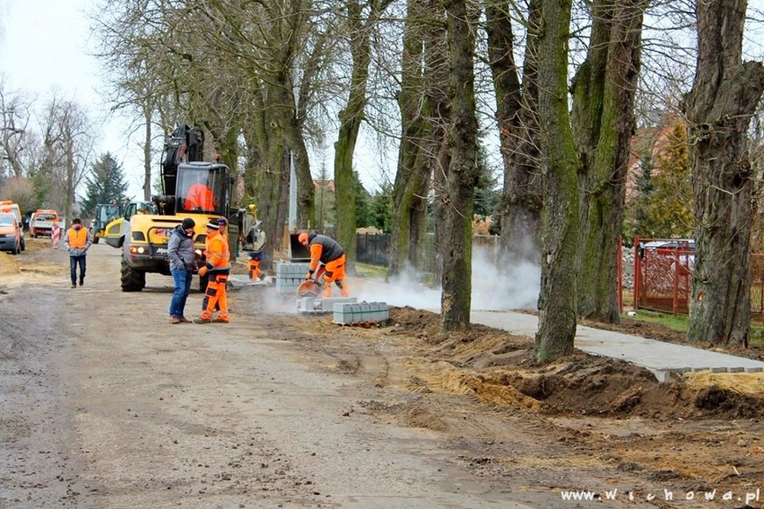 WSCHOWA. Na Nowych Ogrodach rozpoczęły się prace drogowe. Przebudowa zakończy się w październiku br. [ZDJĘCIA]