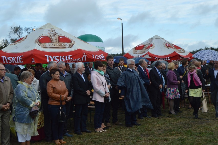 Dożynki gminne w Kiełczewie stały pod znakiem deszczu,...