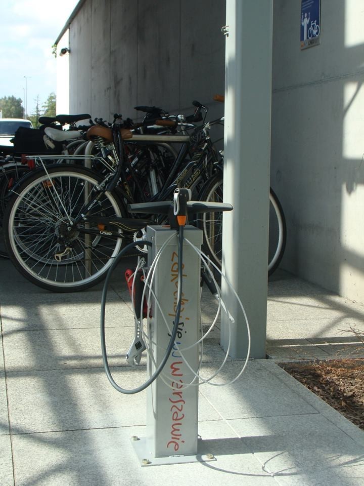 Na Stacji naprawczej każdy sam może naprawić swój rower.