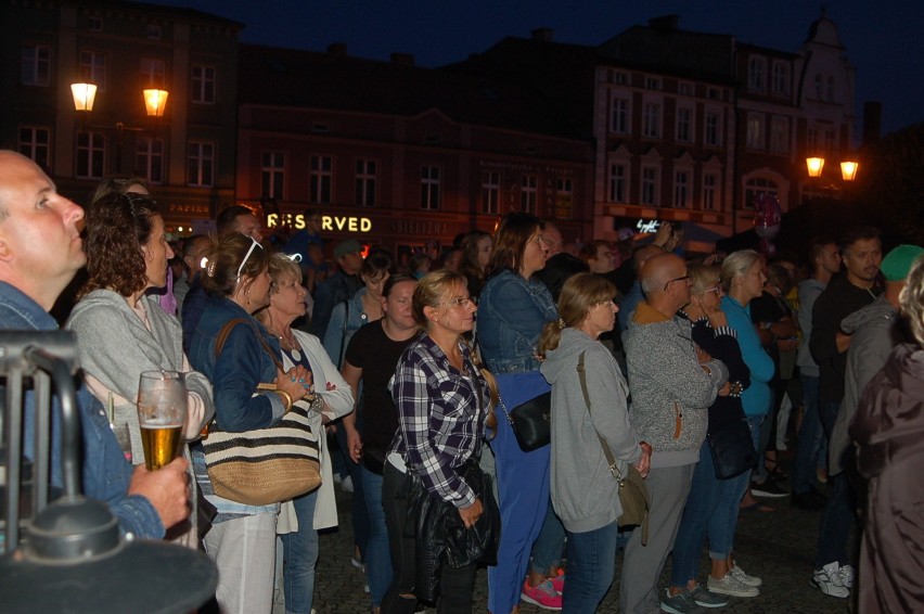 Michał Szpak w Kościerzynie. Koncert na Rynku w Kościerzynie. Zobacz, jak bawili się mieszkańcy [ZDJĘCIA]