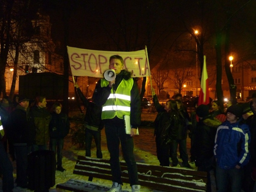 Radomsko przeciw ACTA! Protest na Pl. 3 Maja [ZDJĘCIA]