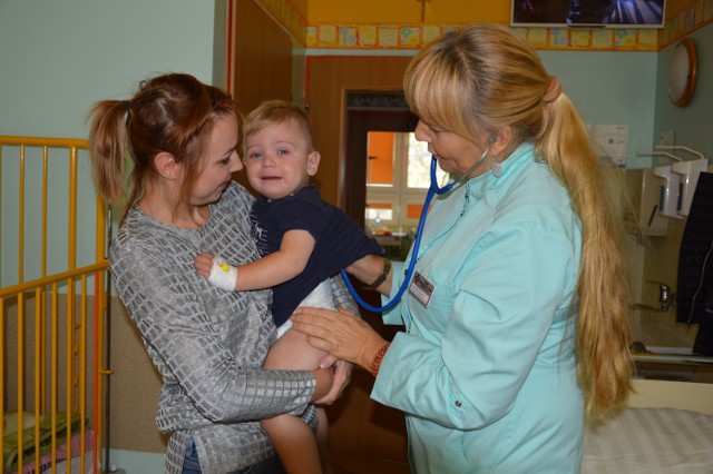 Ordynator pediatrii w Słubicach Anna Burcan-Skrzypczak mówi, że dzieci w pierwszej kolejności powinny być zbadane w najbliższym szpitalu