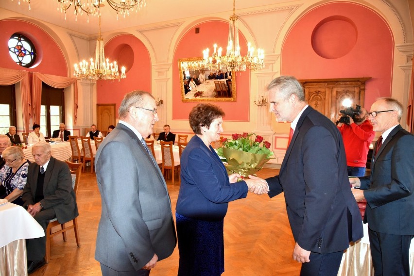 Złote i diamentowe gody w Krokowej (2019). Najpierw odebrali medale od prezydenta, potem świetnie się bawili w krokowskim zamku