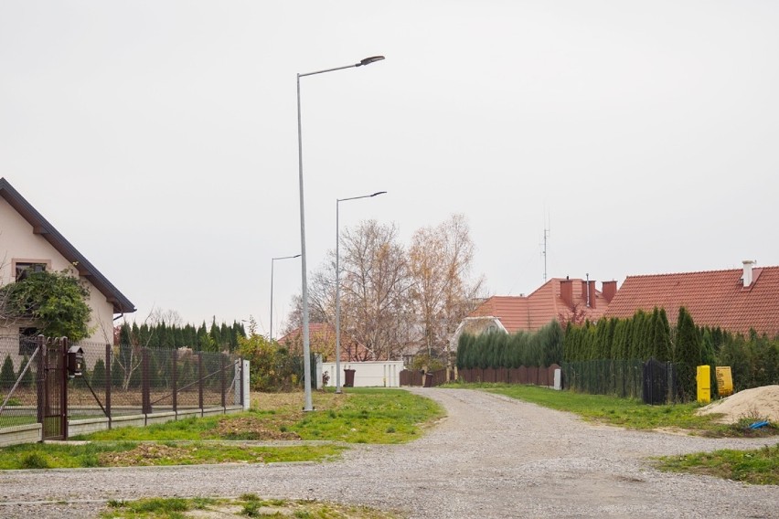 Nowe oświetlenie zamontowano już m.in. na ul. Starej Baśni w...