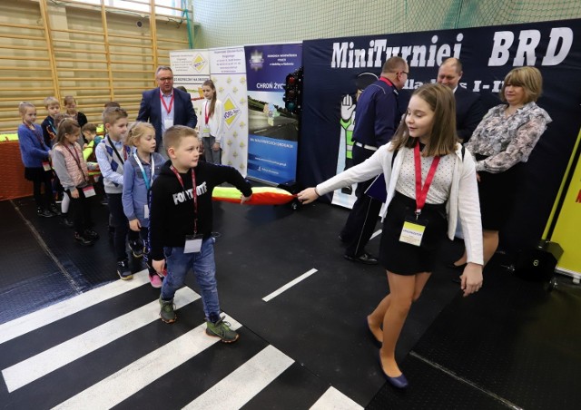 Uczestnicy radomskiego Miniturnieju o bezpieczeństwie na drodze musieli znać podstawowe przepisy drogowe.