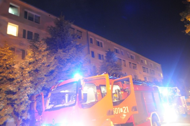Pożar w bloku w Śremie na Jezioranach (Bora Komorowskiego) w nocy z 17 na 18.09.2013 Fot. Adrian Domański