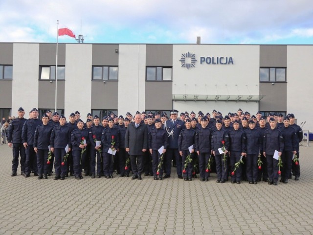 Teraz przed nowo przyjętymi policjantami przeszkolenie, po którym rozpoczną służbę w jednostkach małopolskiego garnizonu Policji