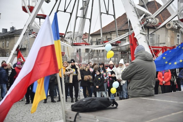 Manifestacja solidarności z Ukrainą na Rynku w Radomiu. Więcej na kolejnych zdjęciach