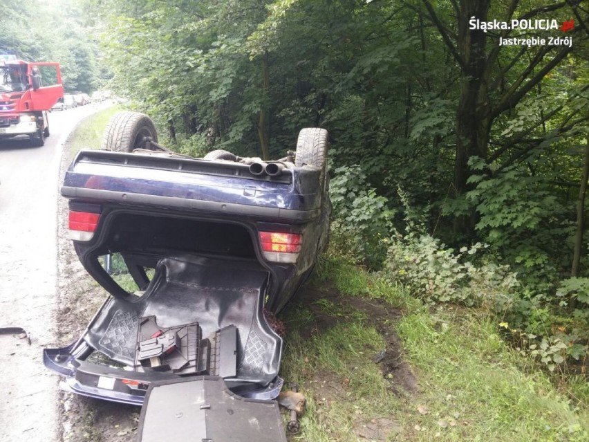 Wypadek w Jastrzębiu: dachowanie bmw