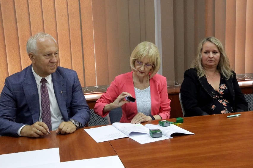 Są umowy w programie „Ciepłe Mieszkanie” dla Legnicy i Miłkowic, zdjęcia