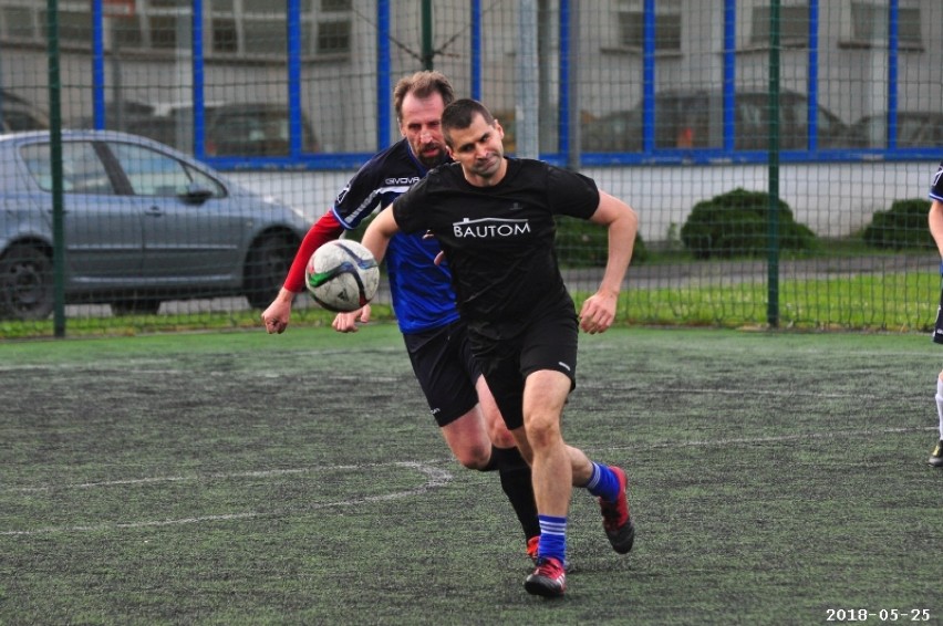 Grad goli oglądali kibice w trzeciej kolejce Pleszewskiej Ligi Piłki Nożnej Oldboys Lider Cup 35+  