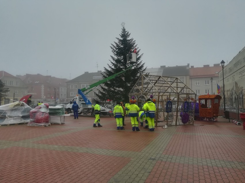 Trwają intensywne prace nad dekoracjami świątecznymi na...