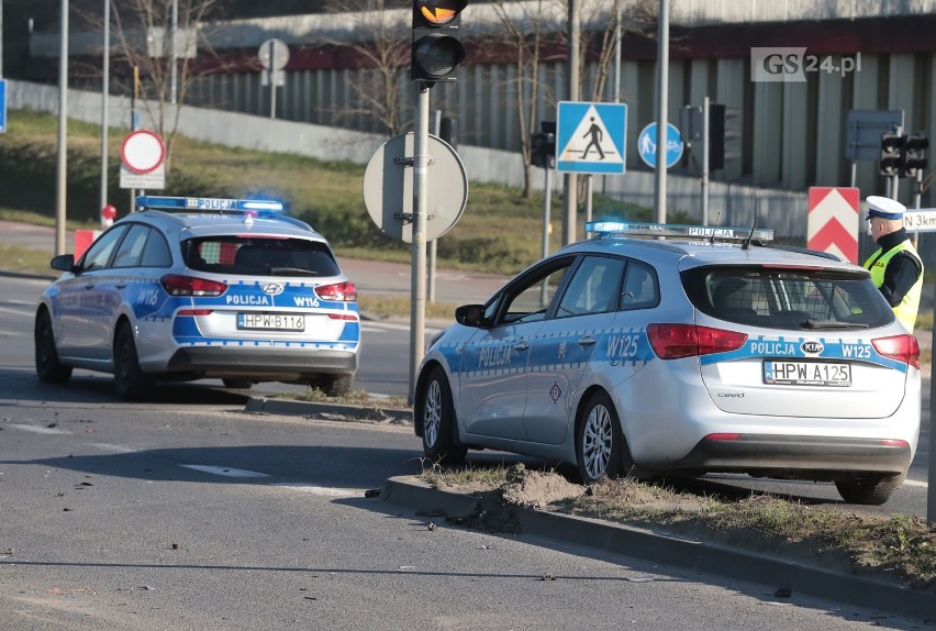 Bus zderzył się z mercedesem na ul. Krygiera w Szczecinie. Zobacz zdjęcia