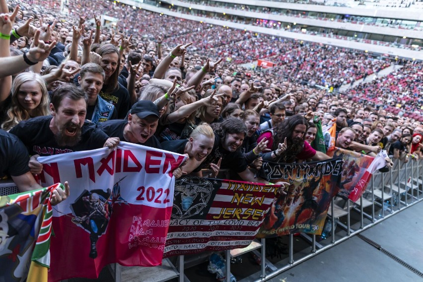 Iron Maiden w Warszawie. Koncert legendarnej heavymetalowej grupy zgromadził tłumy. Tak było na PGE Narodowym