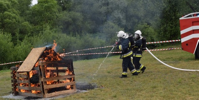 ćwiczenia strażaków