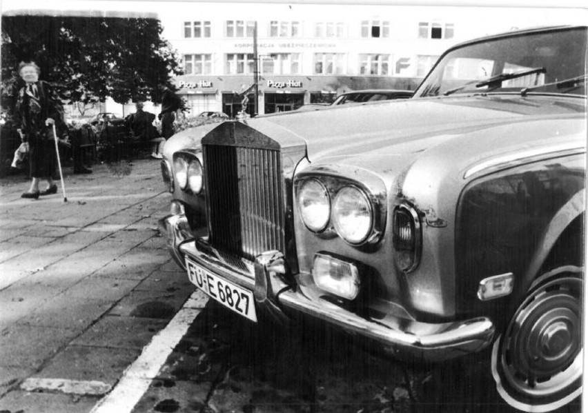 Rolls-Royce na pl. Wolności w Opolu.