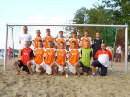 Chłopcy z Milenium (pomarańczowe koszulki) na turnieju w Trębach. Fot. Sebastian Dyjach