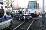 Wypadek na Kilińskiego w Łodzi. Samochód zderzył się z tramwajem linii Z1