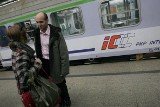 Kolejowy incydent w Warszawie. Maszynista zatrzymał pociąg na torach