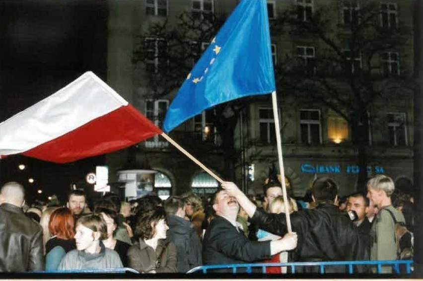 Jak 20 lat temu Kraków wchodził do Unii Europejskiej. Wielkie widowisko na Rynku Głównym