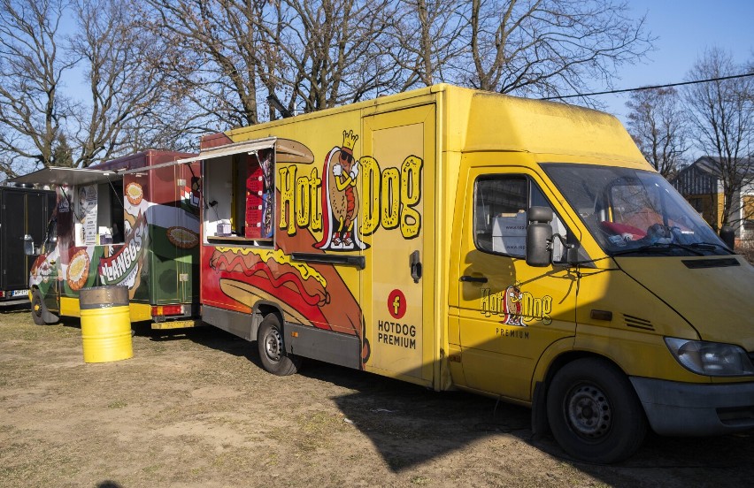 Food Trucki na Nowodworach w Warszawie. Trwa festiwal street foodu z całego świata