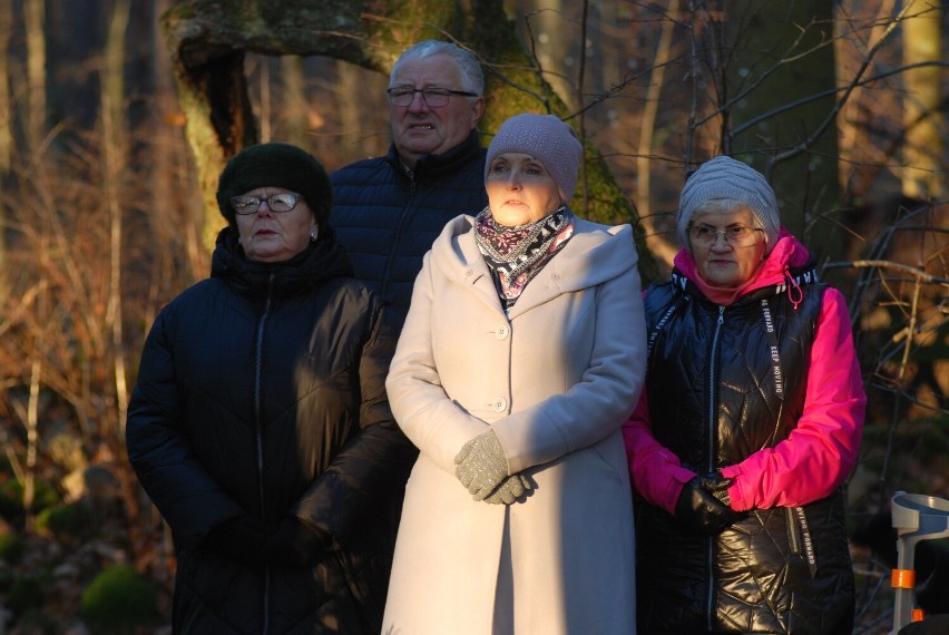 Wyjątkowa msza święta na Cmentarzu Leśników niedaleko Dobrzycy [ZOBACZ ZDJĘCIA]