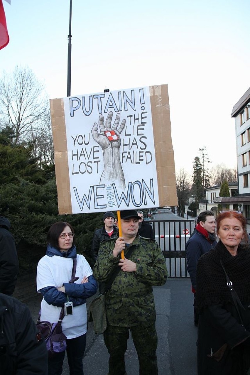 „Putin Morderca”, czyli protest pod ambasadą rosyjską.