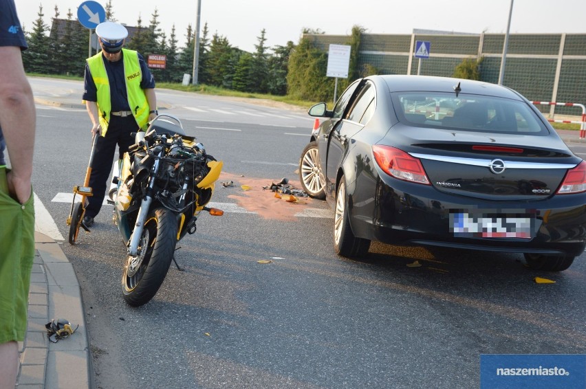 Wypadek w Pikutkowie. Motocyklista trafił do szpitala [zdjęcia]