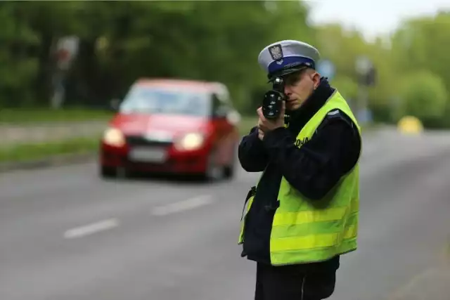 Policjanci często sprawdzają prędkość i trzeźwość kierowców

Zobacz kolejne zdjęcia/plansze. Przesuwaj zdjęcia w prawo naciśnij strzałkę lub przycisk NASTĘPNE