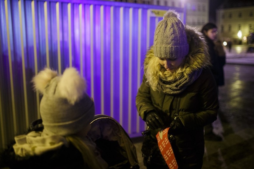 Tarnów. "Milczący protest" po śmierci Pawła Adamowicza [ZDJĘCIA]