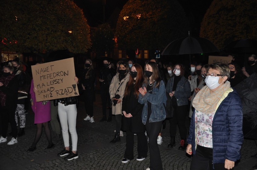 Strajk Kobiet. Burmistrz Arkadiusz Ptak i większość radnych miejskich krytykują wyrok TK w sprawie prawa aborcyjnego