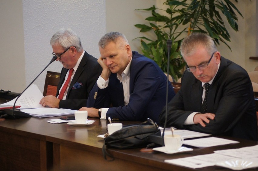Radomsko: Budżet na 2016 roku uchwalony na sesji w powiecie