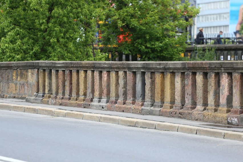 Remont wiaduktu łączącego most Poniatowskiego z Wisłostradą. Wybrano wykonawcę prac [ZDJĘCIA]