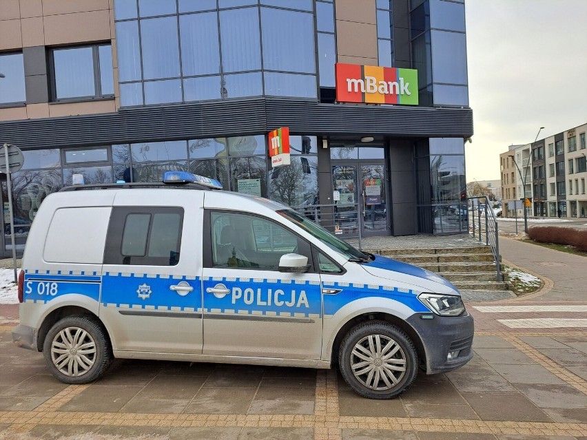 Do banku w centrum Kielc trafiła zagadkowa paczka. Policja w akcji
