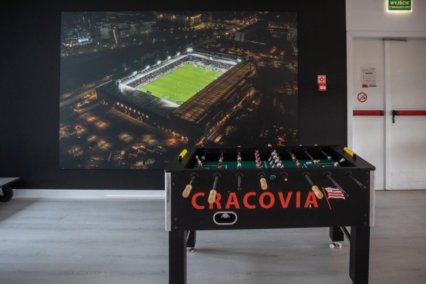 Na stadionie Cracovii otwarto nową strefę VIP, był tez mecz,...