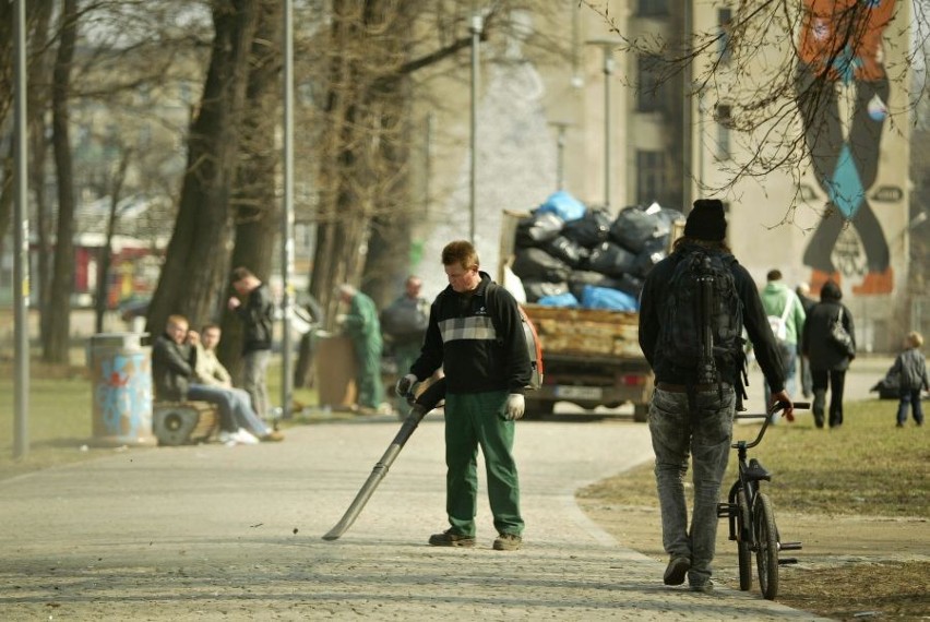 Wrocław: Przywitali wiosnę, zostawili pobojowisko (ZDJĘCIA)