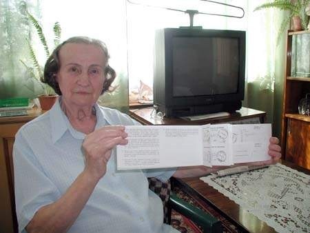 75-letnia Bogumiła Gołąb sumiennie opłacała abonament radiowo-telewizyjny, choć wcale nie musiała tego robić. Teraz nie może uzyskać zwrotu nadpłaconych pieniędzy. fot. M. Twaróg