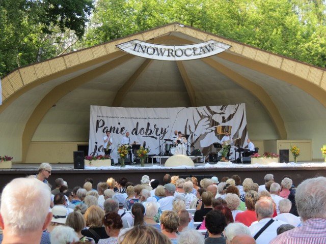 Koncert "Panie dobry jak chleb" w inowrocławskim Parku Solankowym cieszył się dużym zainteresowaniem mieszkańców i gości miasta