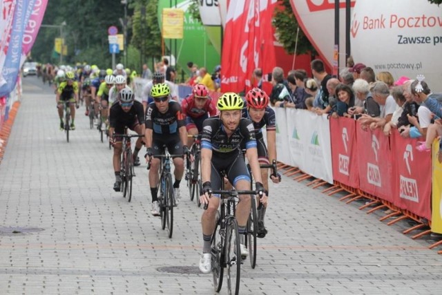 Zawodnicy podczas 29. edycji Międzynarodowego Wyścigu Kolarskiego Solidarności i Olimpijczyków w Jaworznie. 

Zobacz kolejne zdjęcia. Przesuń zdjęcia w prawo - wciśnij strzałkę lub przycisk NASTĘPNE