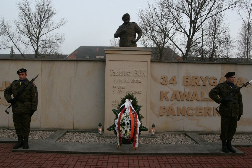 Zmiana warty w Czarnej Dywizji. Pożegnanie gen. Różańskiego, powitanie gen. Adamczaka [film]