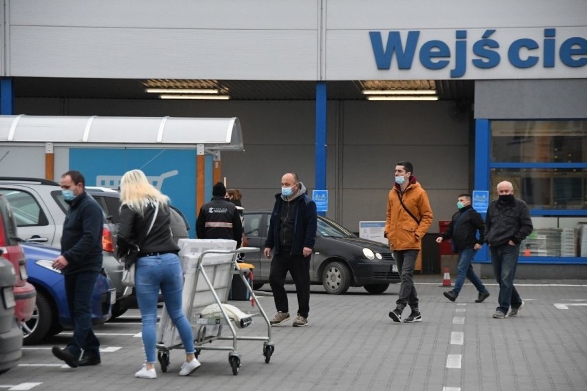 Markety budowlane zamknięte, ale wciąż można w nich zrobić...