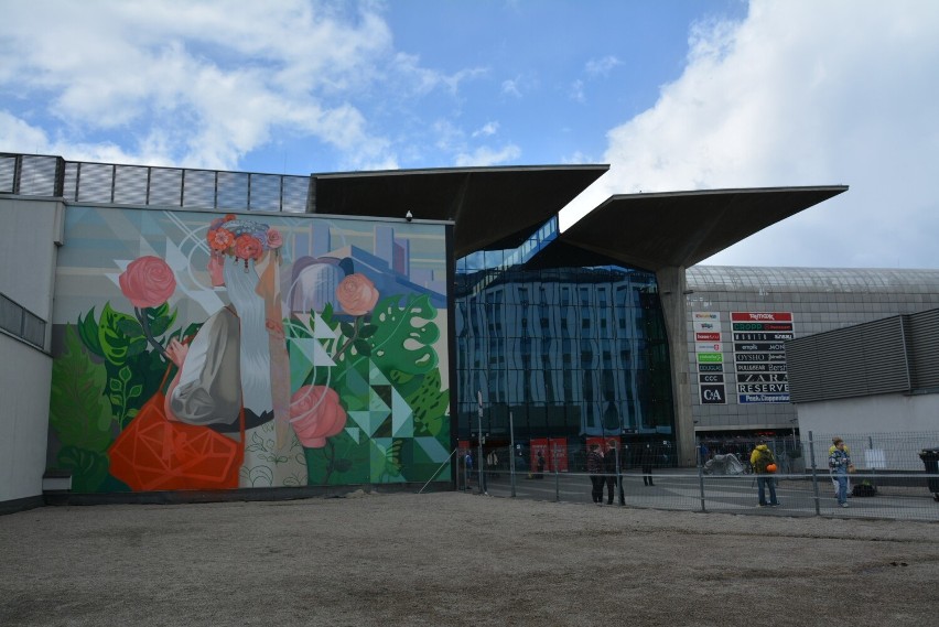 Nowy mural na Galerii Katowickiej zachwyca! Na dodatek jest ekologiczny - pochłania smog! Zobacz ZDJĘCIA