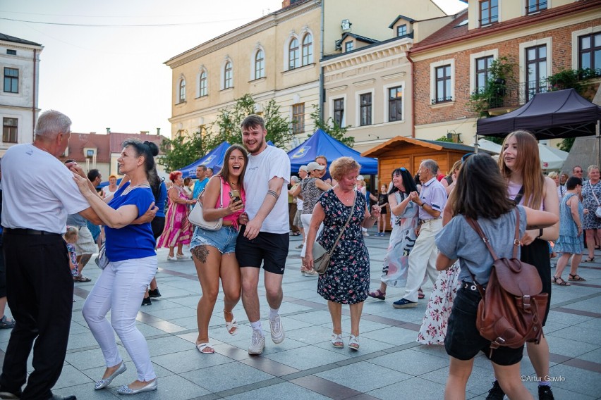 Tarnowianie, mimo upału, tłumnie zjawili się w niedzielę na...