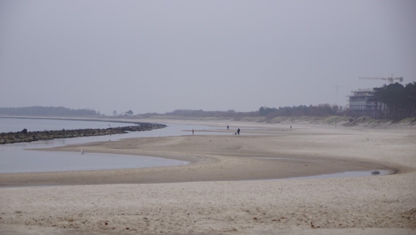 Spokój i cisza. Jesienny spacer po plaży w Darłówku [ZDJĘCIA]