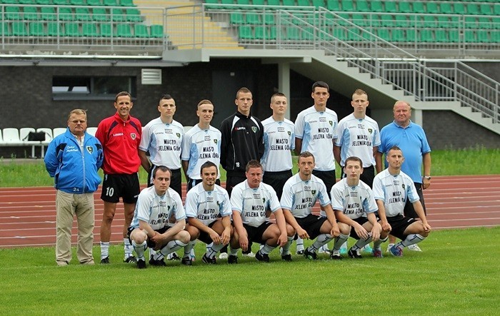 IV liga - zespół Karkonoszy Jelenia Góra. Skład:  w górnym...