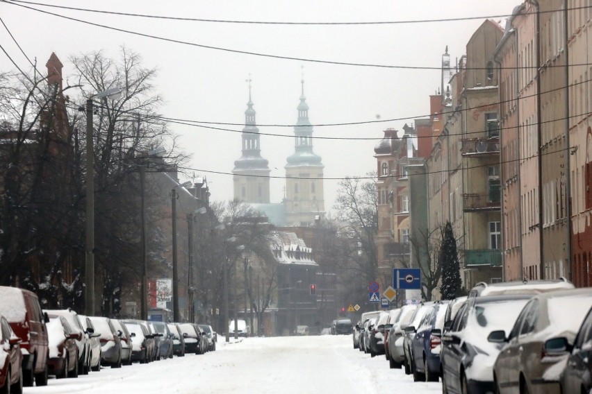 Kolejny raz spore opady śniegu tej zimy w Legnicy, zobaczcie zdjęcia