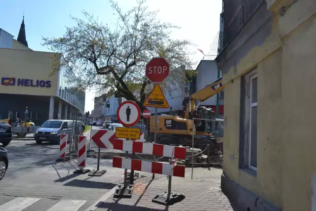 Ważne zmiany na ulicy Małachowskiego w Sosnowcu. Remont wkracza w kolejny etap. Tak wyglądały pracy na ulicy pod koniec kwietnia. 

Zobacz kolejne zdjęcia. Przesuń zdjęcia w prawo - wciśnij strzałkę lub przycisk NASTĘPNE