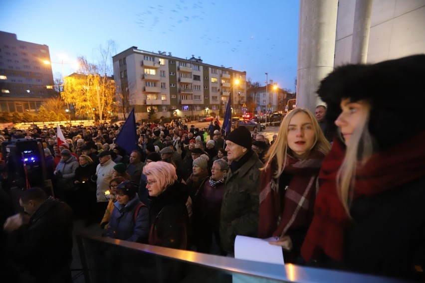 Demonstracja solidarności z sędziami przed Sądem Okręgowym w...