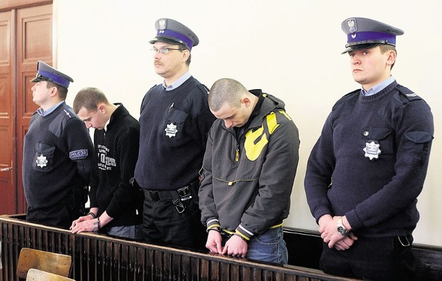 Paweł Gładysz i Wojciech Placek wysłuchali wyrok ze spuszczonymi głowami.